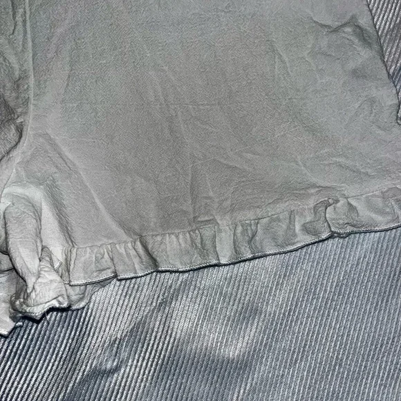 White Button-Front Ruffle leg Romper - Picture 5 of 5